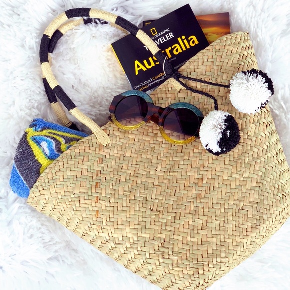 {STREET LEVEL} STRAW TOTE BLACK/WHITE POM POMS - Picture 2 of 5